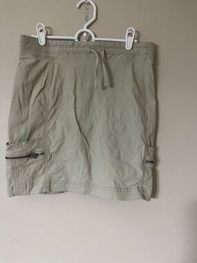 Athleta Light Khaki Green Drawstring Skort with Zip Pockets